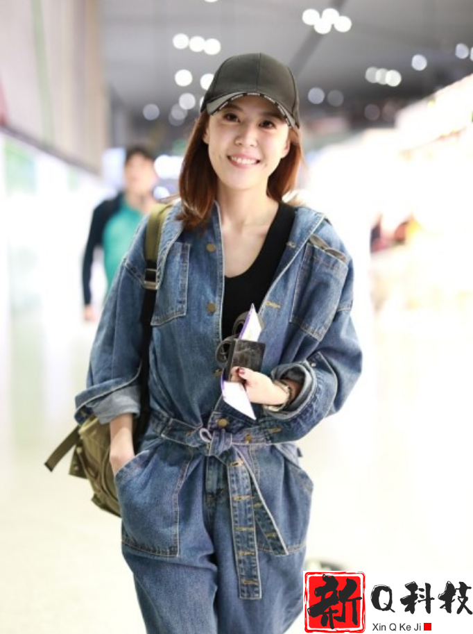 李金铭身材真挺好（牛仔连体裤穿出了8字感小蛮腰真够细的）