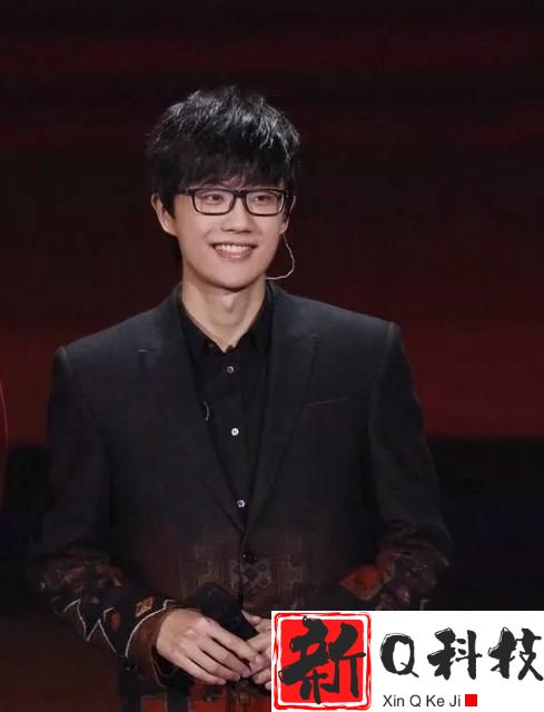 许嵩签约海蝶（他出道的10年极少出现在银幕上却用一场演唱会证明了实力）